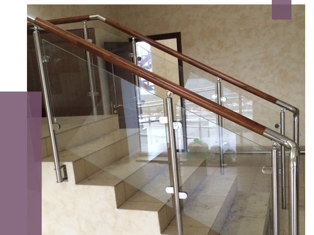 Комбинированные перила из металла и дерева в Карталах