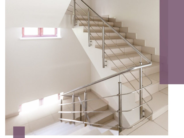 Установка и замена перил в подъезде в Карталах
